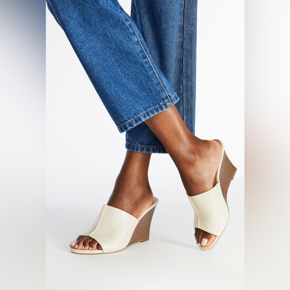 NWT JustFab Elegant Cream Wedge Sandals - Picture 7 of 8